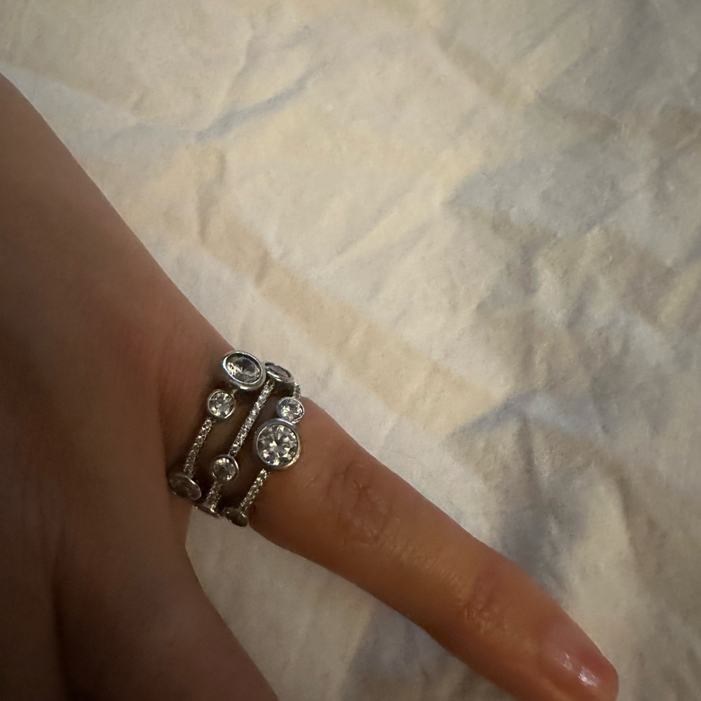 Elegant Silver Ring sz. 6 with Crystal Accents